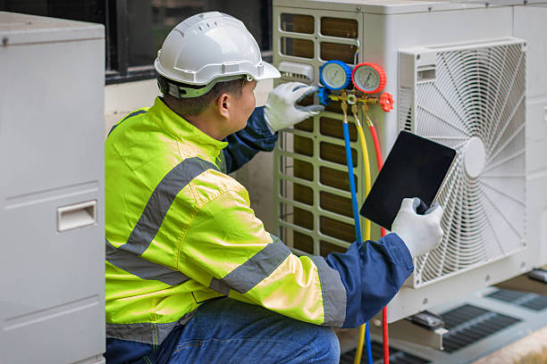 Professional Hvac technician working in Surfside, FL